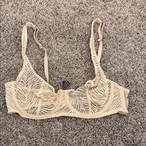 Victoria Secret Elegant Lace Underwire Bra - Cream